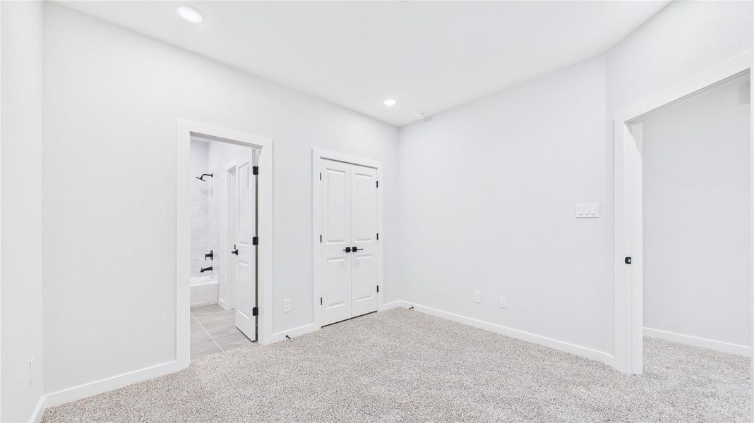 Spacious, unfurnished interior of a new home in , Houston (Image 40).