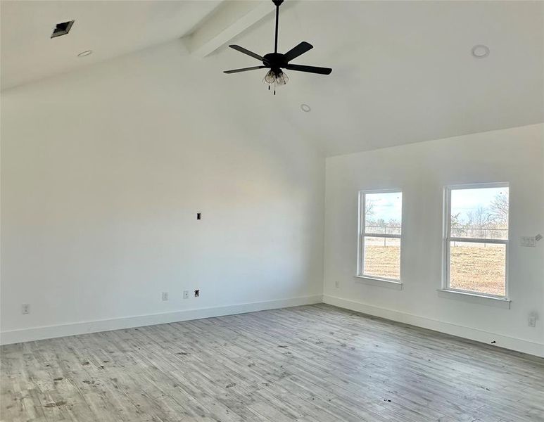 Spacious, unfurnished interior of a new home in , Weatherford (Image 14).