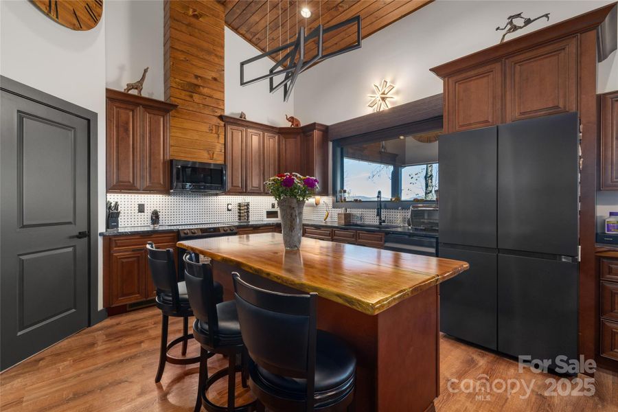 Image 38 of a home in .