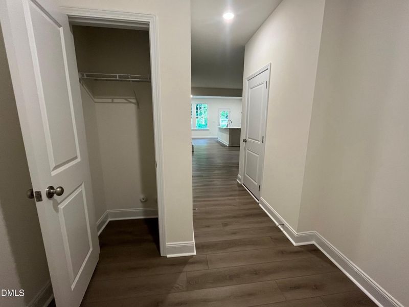 Foyer w/closet Foyer w/closet