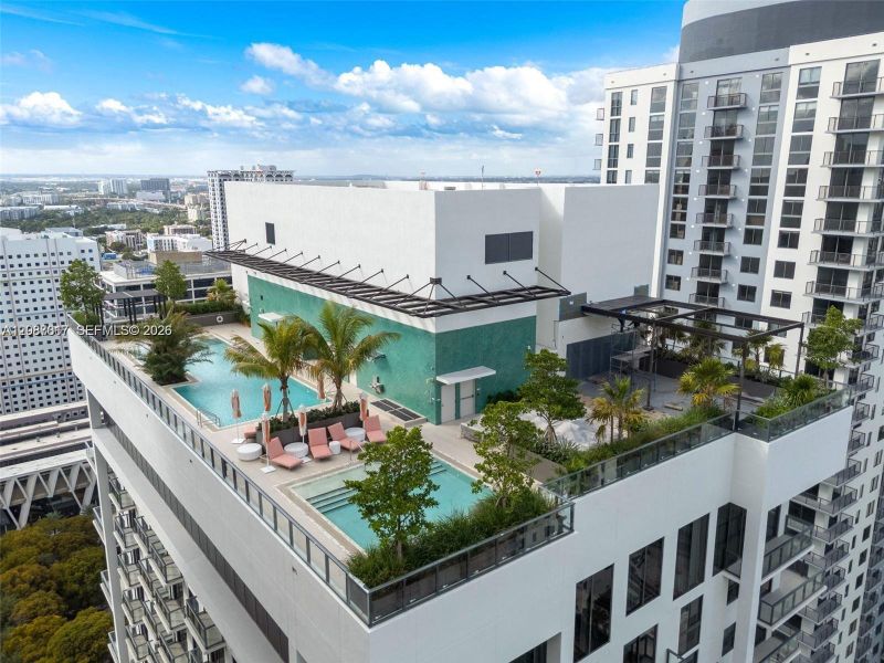 Condo located in Miami, FL showcasing its design and architecture (Image 2). Condo located in Miami, FL showcasing its design and architecture (Image 2).