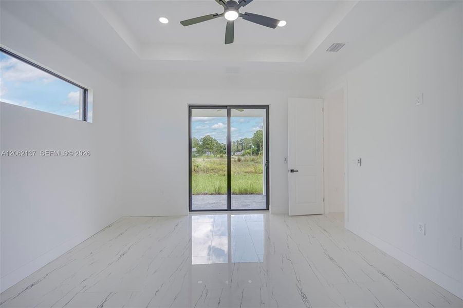 Spacious, unfurnished interior of a new home in , Lehigh Acres (Image 13).