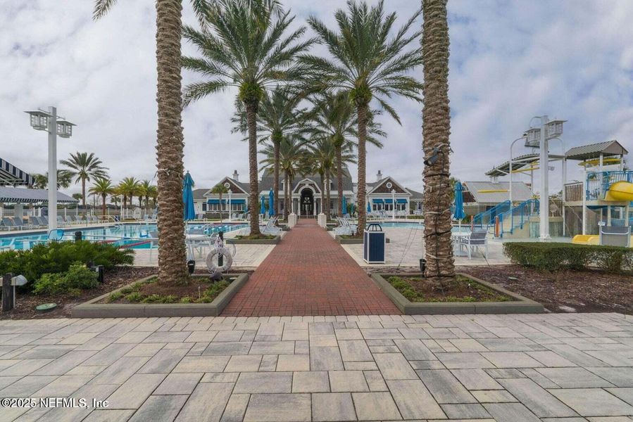 Image 44 of a home in Beacon Lake.