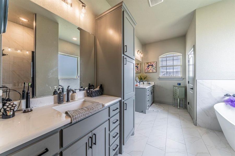 Furnished interior view inside a new home in , Weatherford (Image 7).