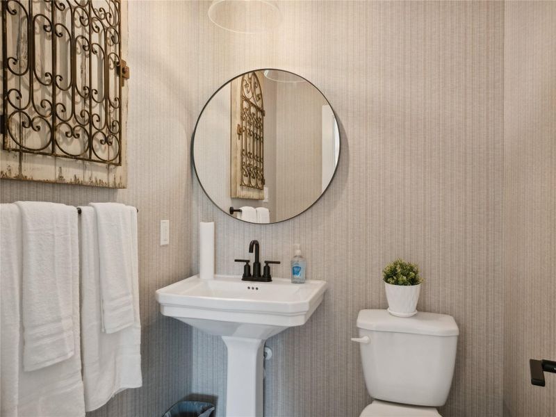 Half bath (*Photo not of actual home and used for illustration purposes only.) Half bath (*Photo not of actual home and used for illustration purposes only.)