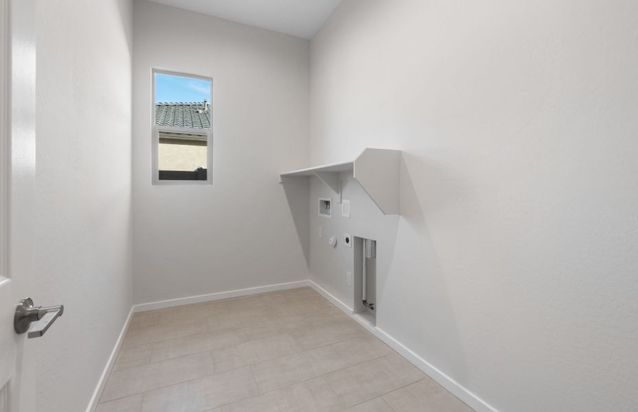 Spacious, unfurnished interior of a new home in Soleo, San Tan Valley (Image 25).