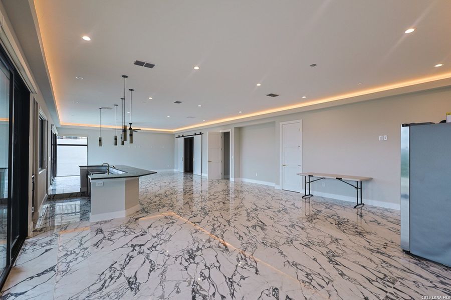 Spacious, unfurnished interior of a new home in , San Antonio (Image 35).