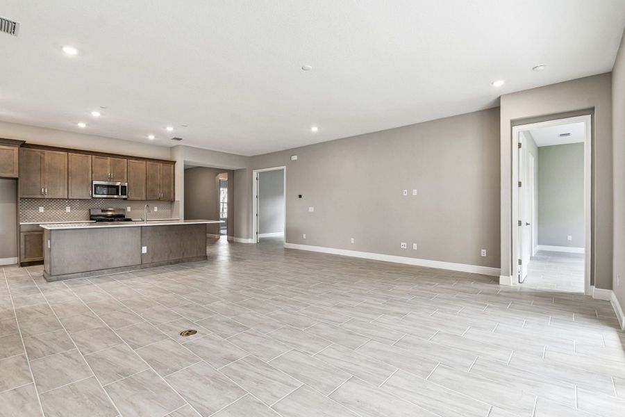 Spacious, unfurnished interior of a new home in River Preserve Estates, Parrish (Image 57).