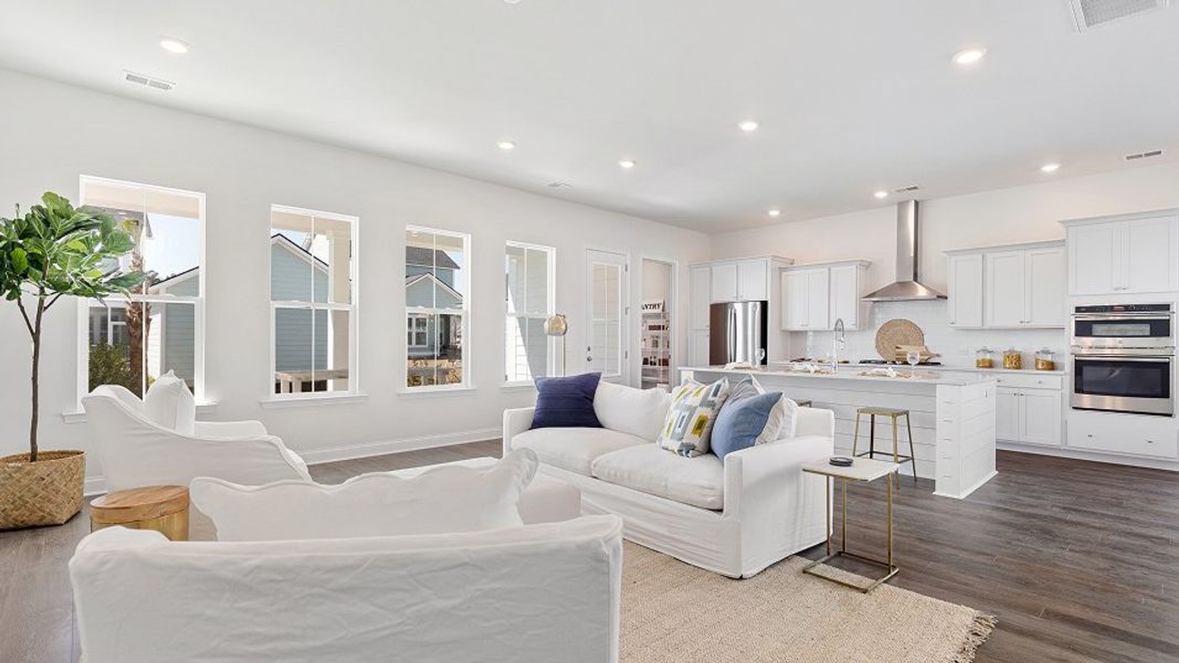 3033 Calhoun Family F1 9 22 25