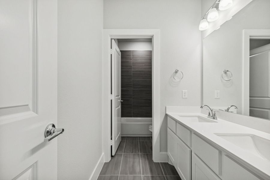 Furnished interior view inside a new home in Dove Hollow, Waxahachie (Image 14).