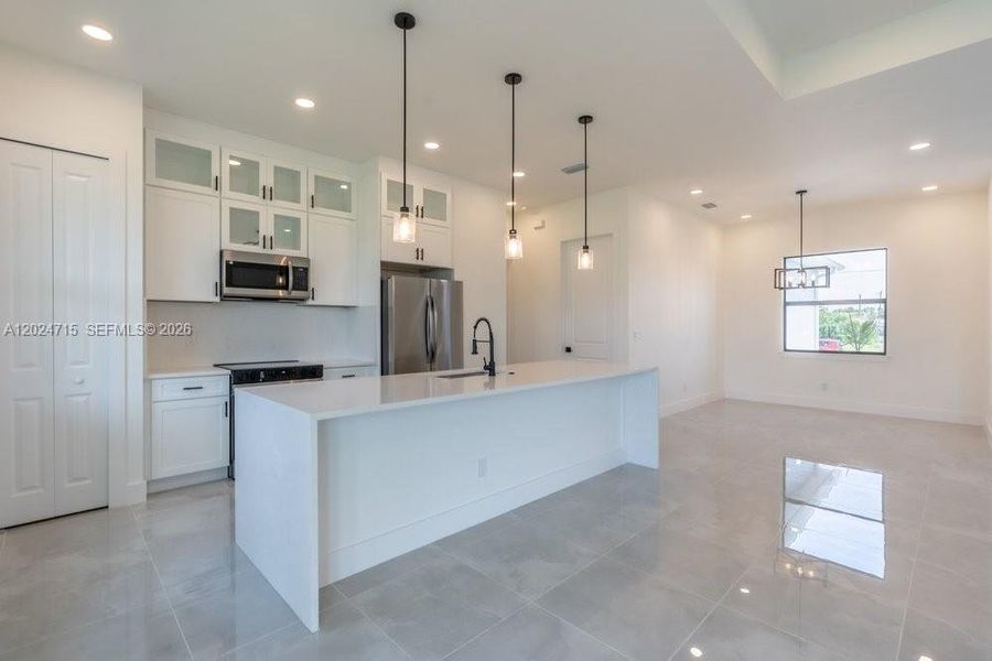 Kitchen/DR Area