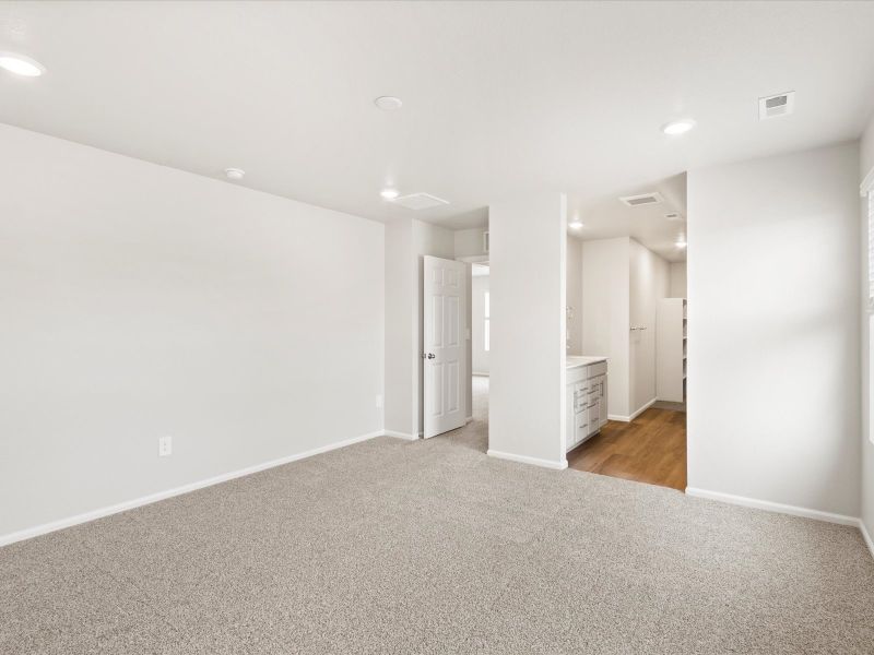 Spacious, unfurnished interior of a new home in Westgate, Greeley (Image 15).