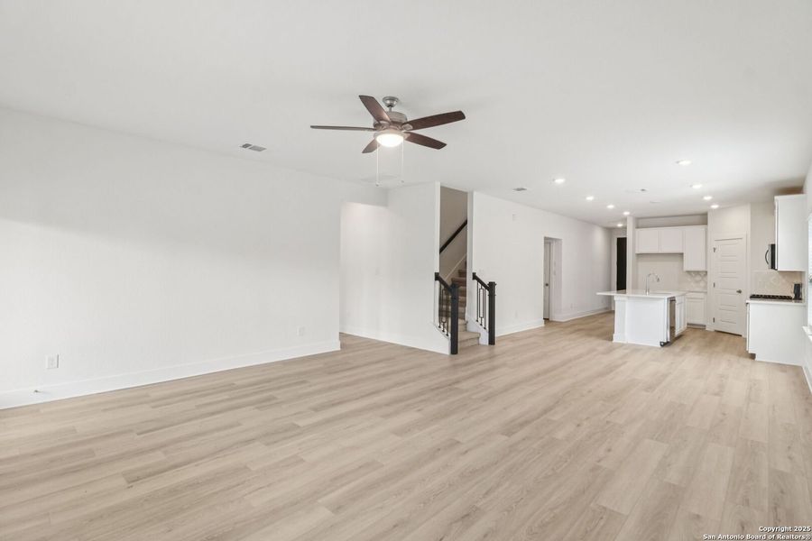 Spacious, unfurnished interior of a new home in Comanche Ridge, San Antonio (Image 35). Spacious, unfurnished interior of a new home in Comanche Ridge, San Antonio (Image 35).