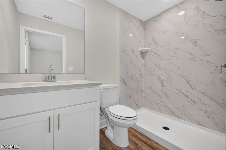 Furnished interior view inside a new home in Cape Coral, Cape Coral (Image 16).