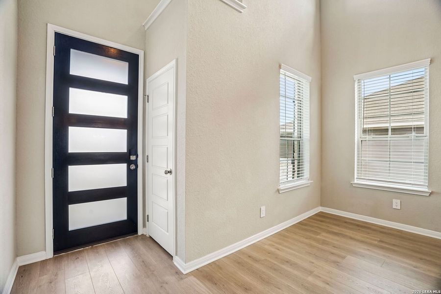 Spacious, unfurnished interior of a new home in Catalina, Converse (Image 40).