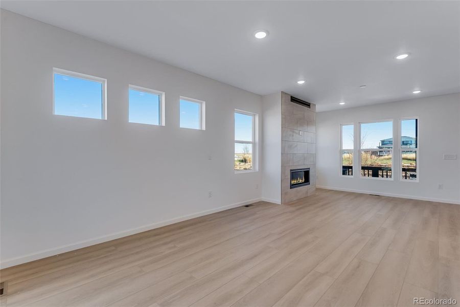 Spacious, unfurnished interior of a new home in Crescendo at The Aurora Highlands, Aurora (Image 34).