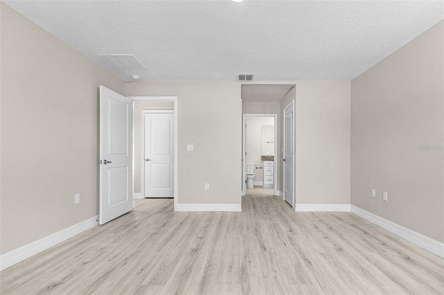 Spacious, unfurnished interior of a new home in , North Port (Image 14).