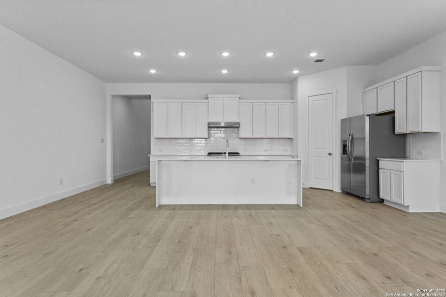 Spacious, unfurnished interior of a new home in , New Braunfels (Image 29).