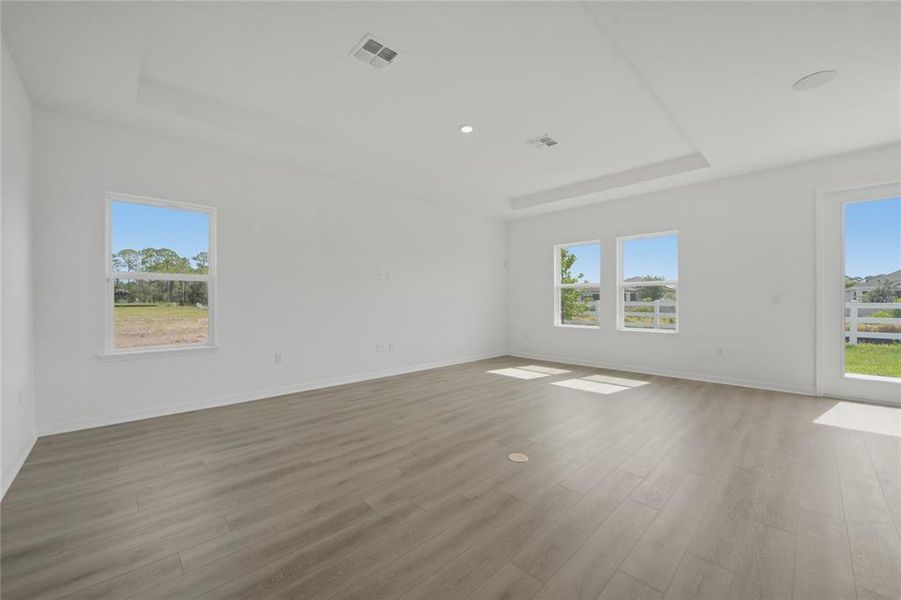 Spacious, unfurnished interior of a new home in Tyson Reserve, St. Cloud (Image 23).