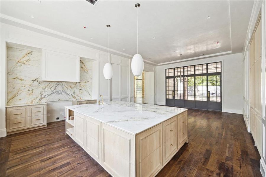 Additional view of the kitchen and breakfast area.