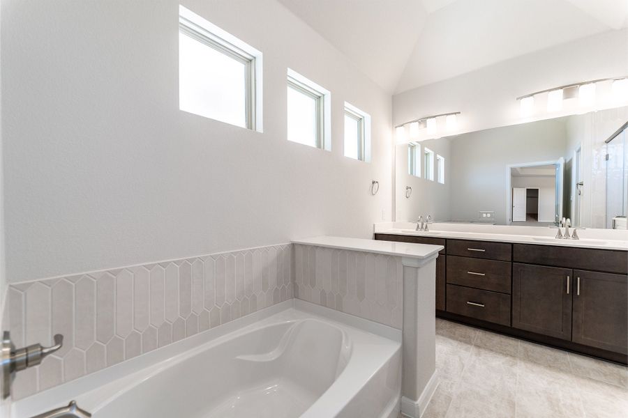 Furnished interior view inside a new home in Westridge, McKinney (Image 8).