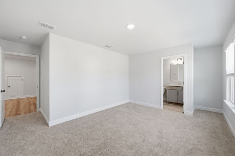 Spacious, unfurnished interior of a new home in Grand Arbor, Blythewood (Image 35).