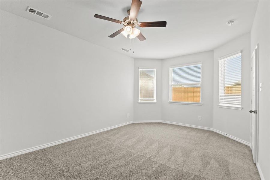 Spacious, unfurnished interior of a new home in Retreat at Fossil Creek, Fort Worth (Image 16).