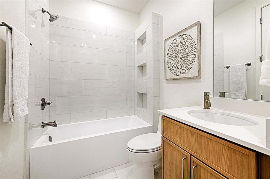 Furnished interior view inside a new home in , Dallas (Image 8).