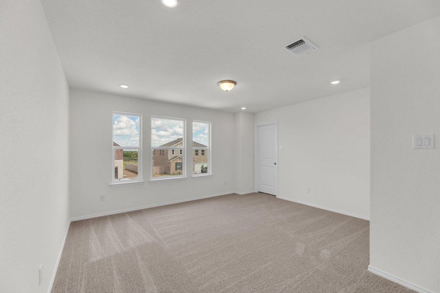 Spacious, unfurnished interior of a new home in Mustang Valley, Manor (Image 35).