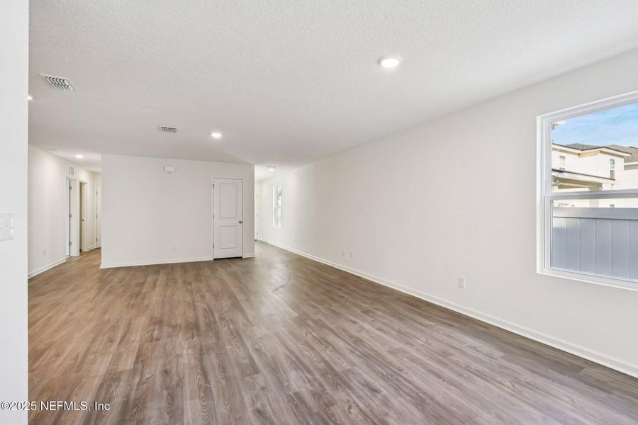 Spacious, unfurnished interior of a new home in Kings Landing, Jacksonville (Image 15). Spacious, unfurnished interior of a new home in Kings Landing, Jacksonville (Image 15).