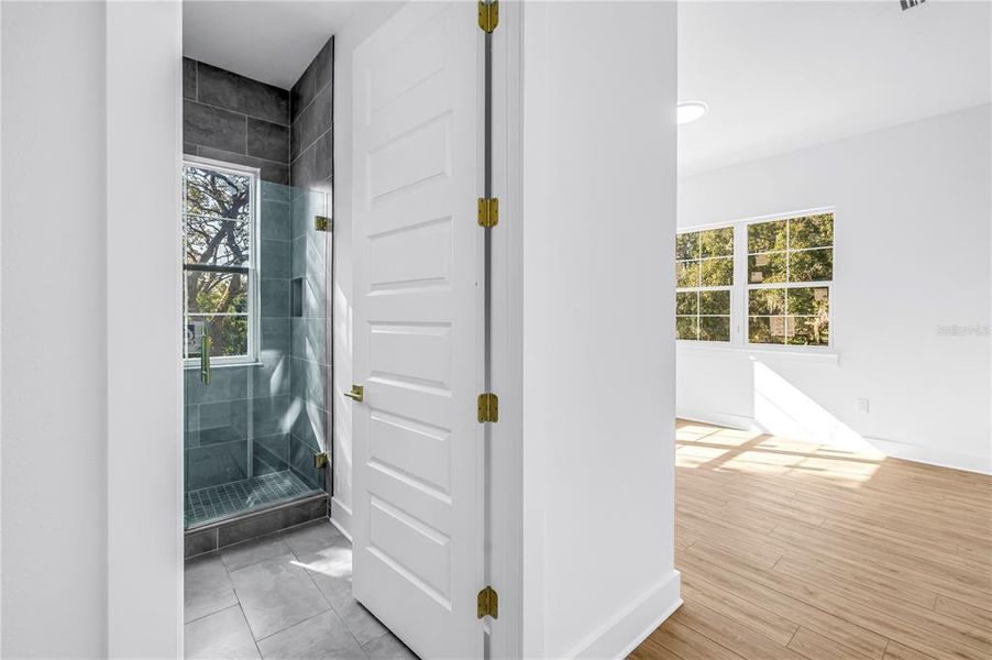 Spacious, unfurnished interior of a new home in , St. Petersburg (Image 25).