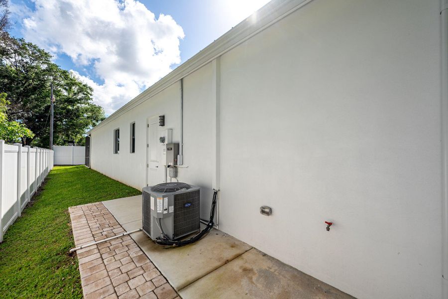 70-web-or-mls-1199-se-puritan-ln