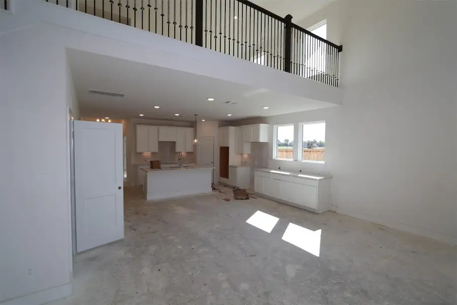 Spacious, unfurnished interior of a new home in Sorella, Tomball (Image 9). Spacious, unfurnished interior of a new home in Sorella, Tomball (Image 9).