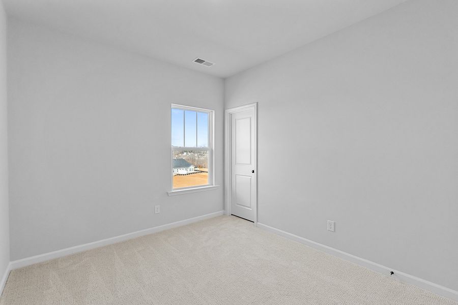 Spacious, unfurnished interior of a new home in Fieldstone, Lexington (Image 37).