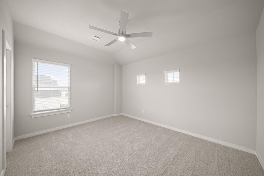 Spacious, unfurnished interior of a new home in Morton Creek Ranch, Katy (Image 9).