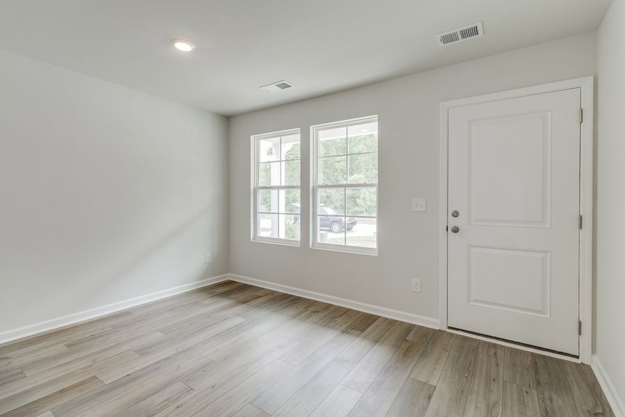 Spacious, unfurnished interior of a new home in Bluefield, Lexington (Image 15).