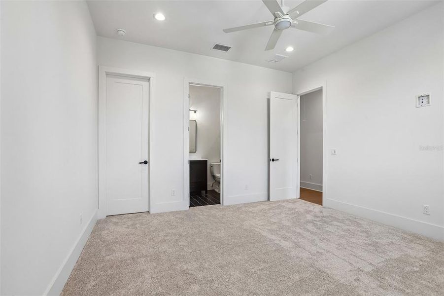 Spacious, unfurnished interior of a new home in , Tampa (Image 90).