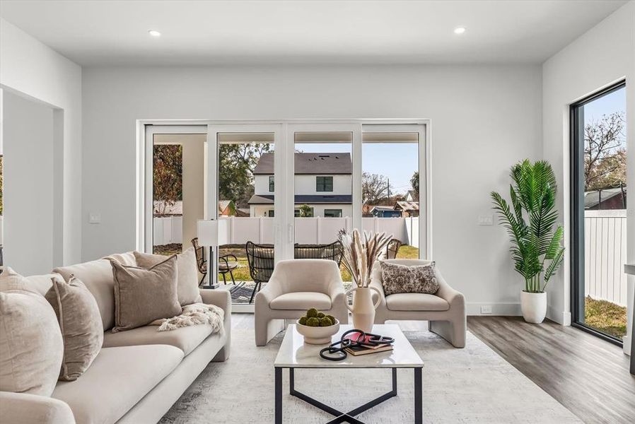 Furnished interior view inside a new home in , Orlando (Image 9).