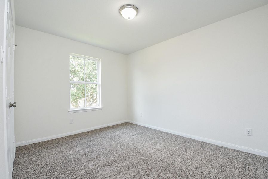 This is a bright, empty room featuring neutral walls, a single window with a view of greenery, and a plush carpeted floor. Perfect canvas for customization. This is a bright, empty room featuring neutral walls, a single window with a view of greenery, and a plush carpeted floor. Perfect canvas for customization.