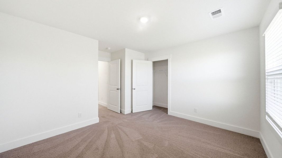 Spacious, unfurnished interior of a new home in Fieldcrest Acres, Blountville (Image 28).