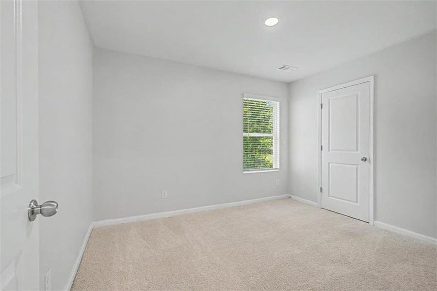 Spacious, unfurnished interior of a new home in Deer Creek, Temple (Image 30).