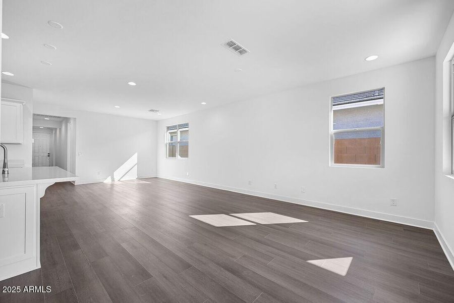 hj-az-phoenix-lucero-hazel-lot-52-dining