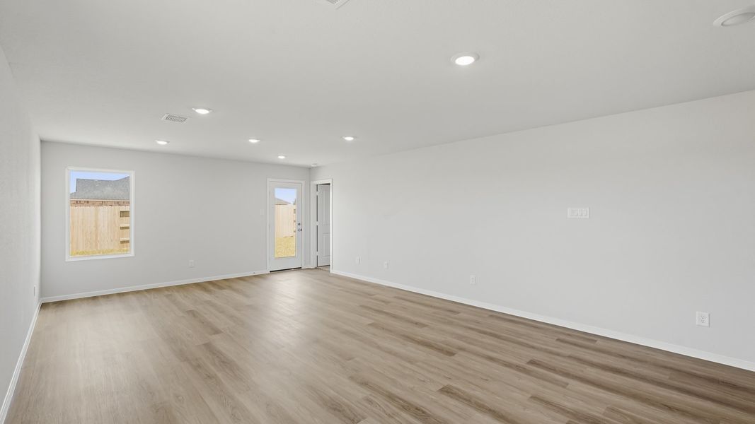 Spacious, unfurnished interior of a new home in Sunterra, Katy (Image 18).