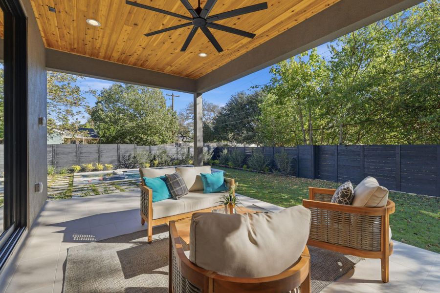 Fenced backyard featuring outdoor lounge area, ceiling fan, and a patio area