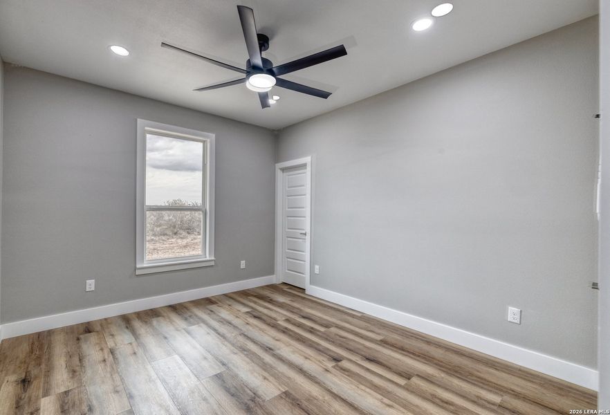 Spacious, unfurnished interior of a new home in , Uvalde (Image 21).