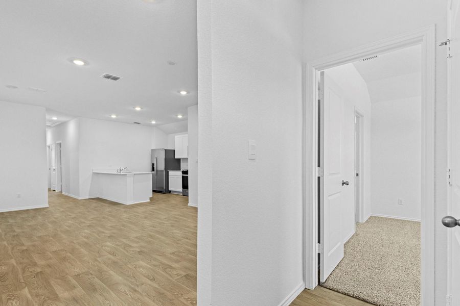 Spacious, unfurnished interior of a new home in Valverde, Bastrop (Image 23).