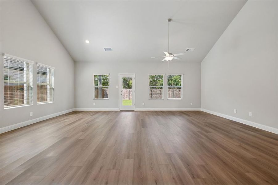 Spacious, unfurnished interior of a new home in Windmore, Princeton (Image 31).