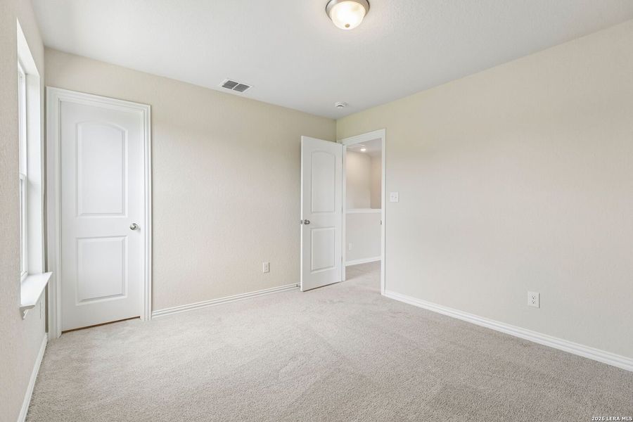 Spacious, unfurnished interior of a new home in Casinas at Gruene, New Braunfels (Image 11).