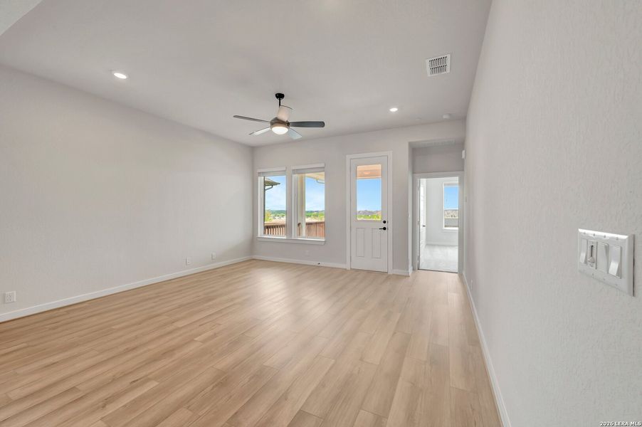 Spacious, unfurnished interior of a new home in Mayfair - Select Garden Series, New Braunfels (Image 19). Spacious, unfurnished interior of a new home in Mayfair - Select Garden Series, New Braunfels (Image 19).