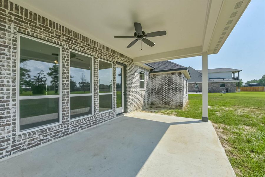 Exterior details and patio area of a home in , Baytown (Image 4).